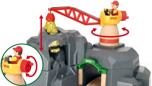 brio crane and mountain tunnel